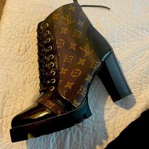 LV BOOTS SIZE 41